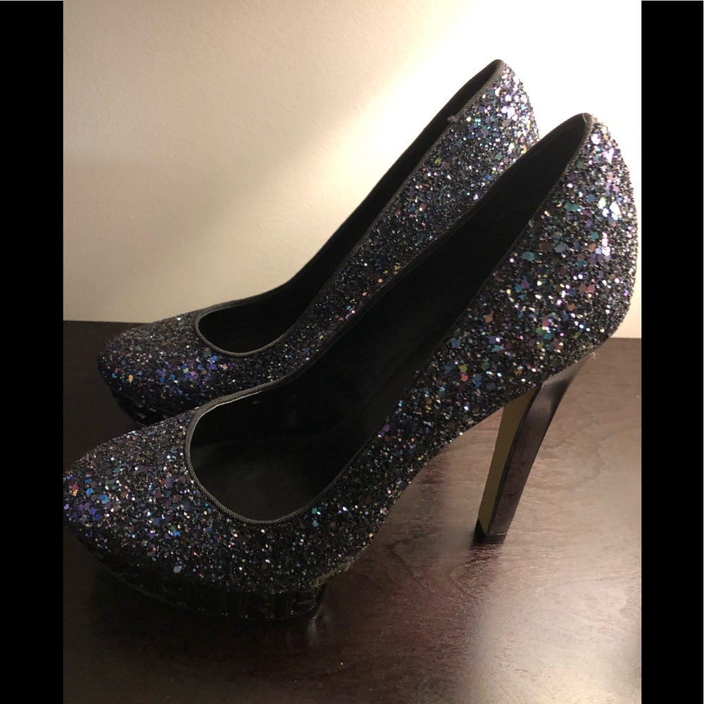 Sequin pumps